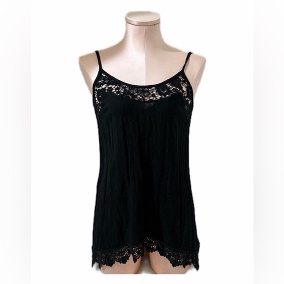 Mossimo Supply Co. Tops - ⭐️10 / $10 ⭐️ Black linen Lace Trim Cami Top size S